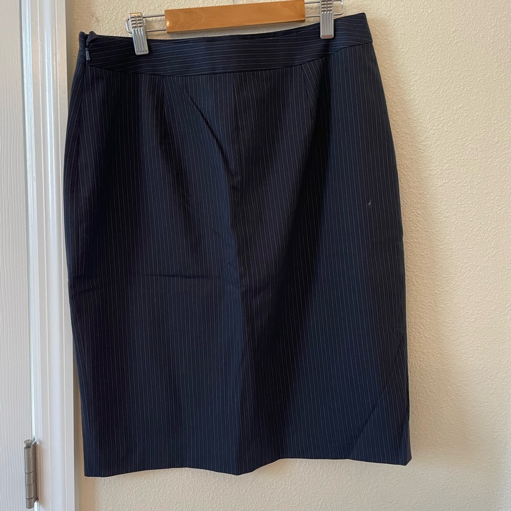 Brand new Brooks Brothers skirt. Size 6. Navy blue.